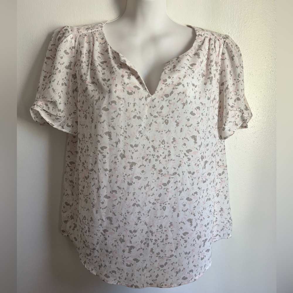 cupcakes & cashmere Floral Blouse in Cream and Pink